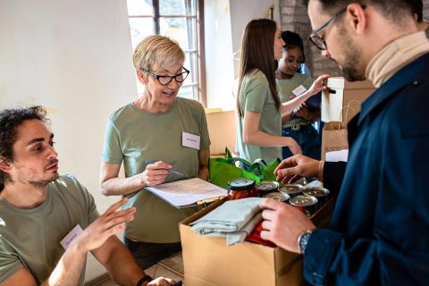 image of a group volunteers working